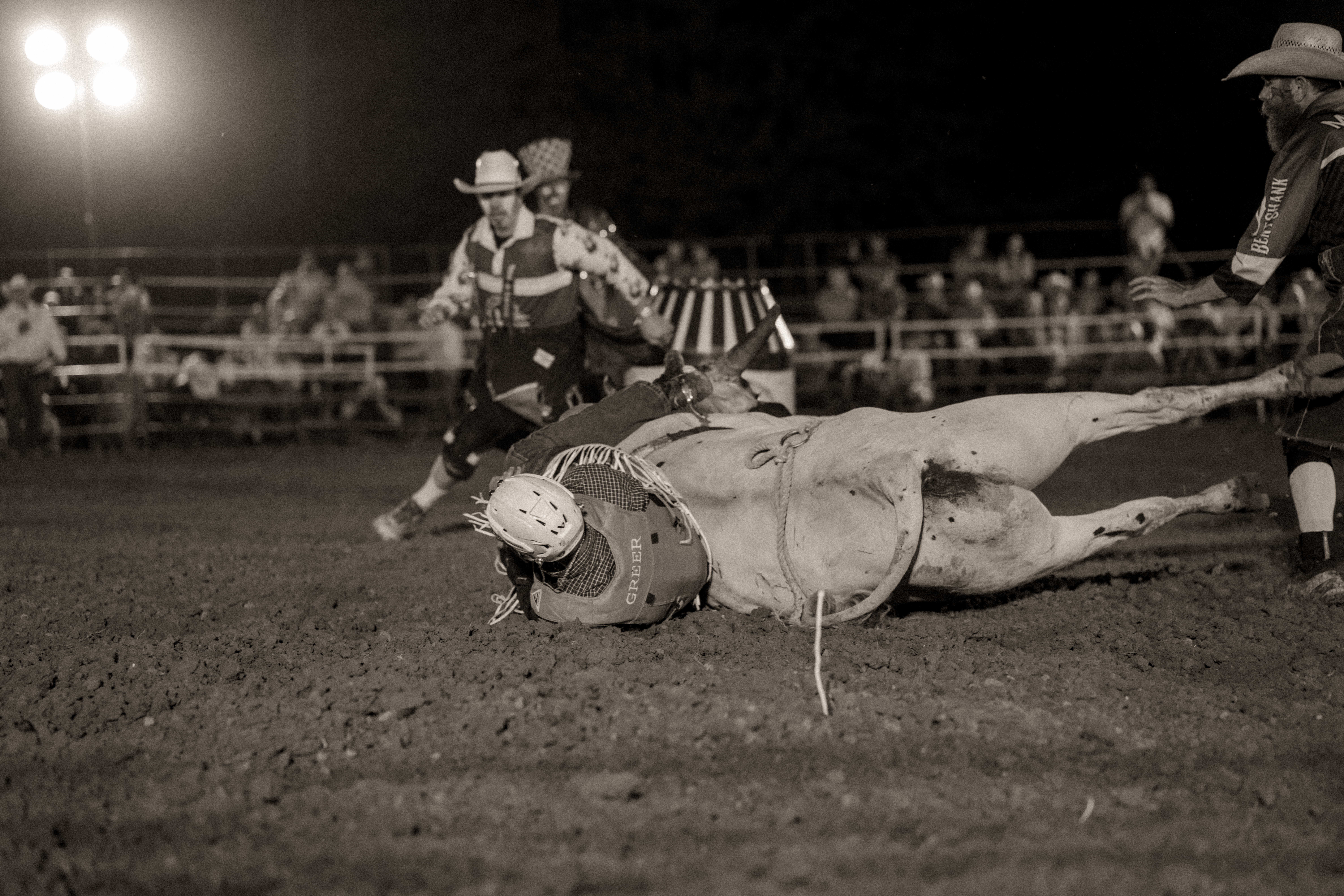 Bull rider falling off bull in the middle of an arena in Tennessee